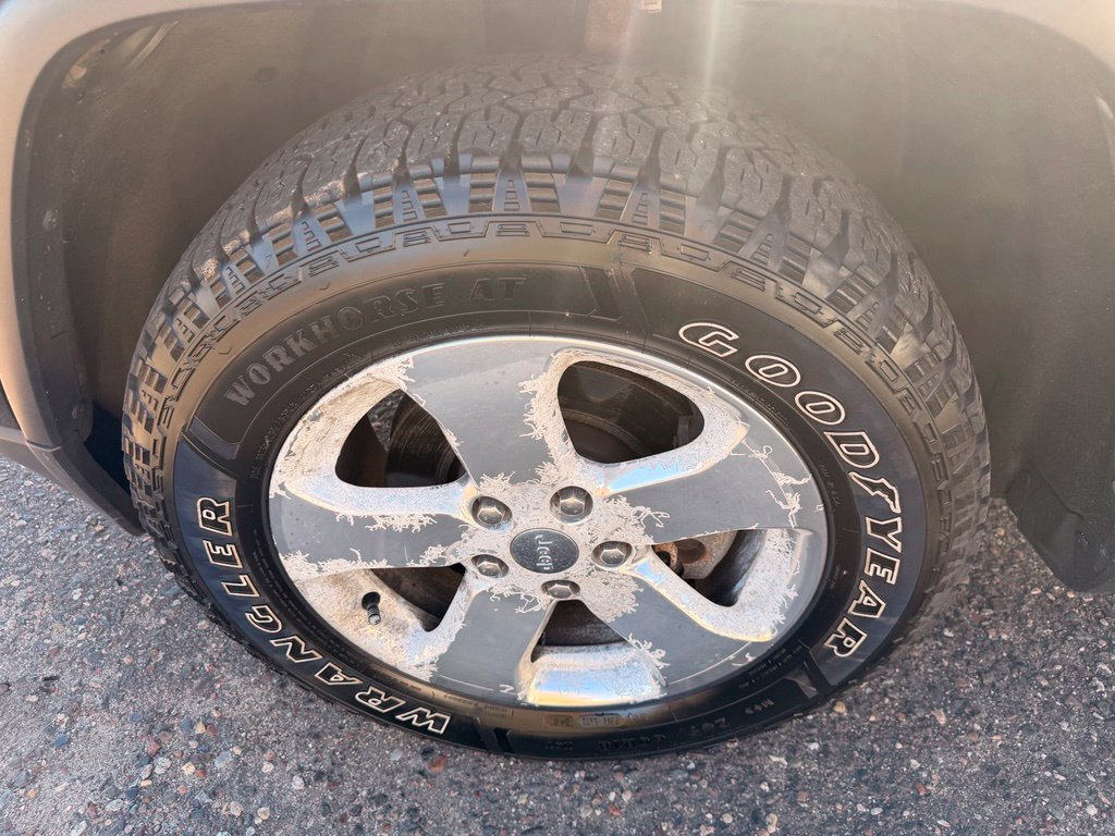 Used 2013 Jeep Grand Cherokee Limited AWD/4WD image 19