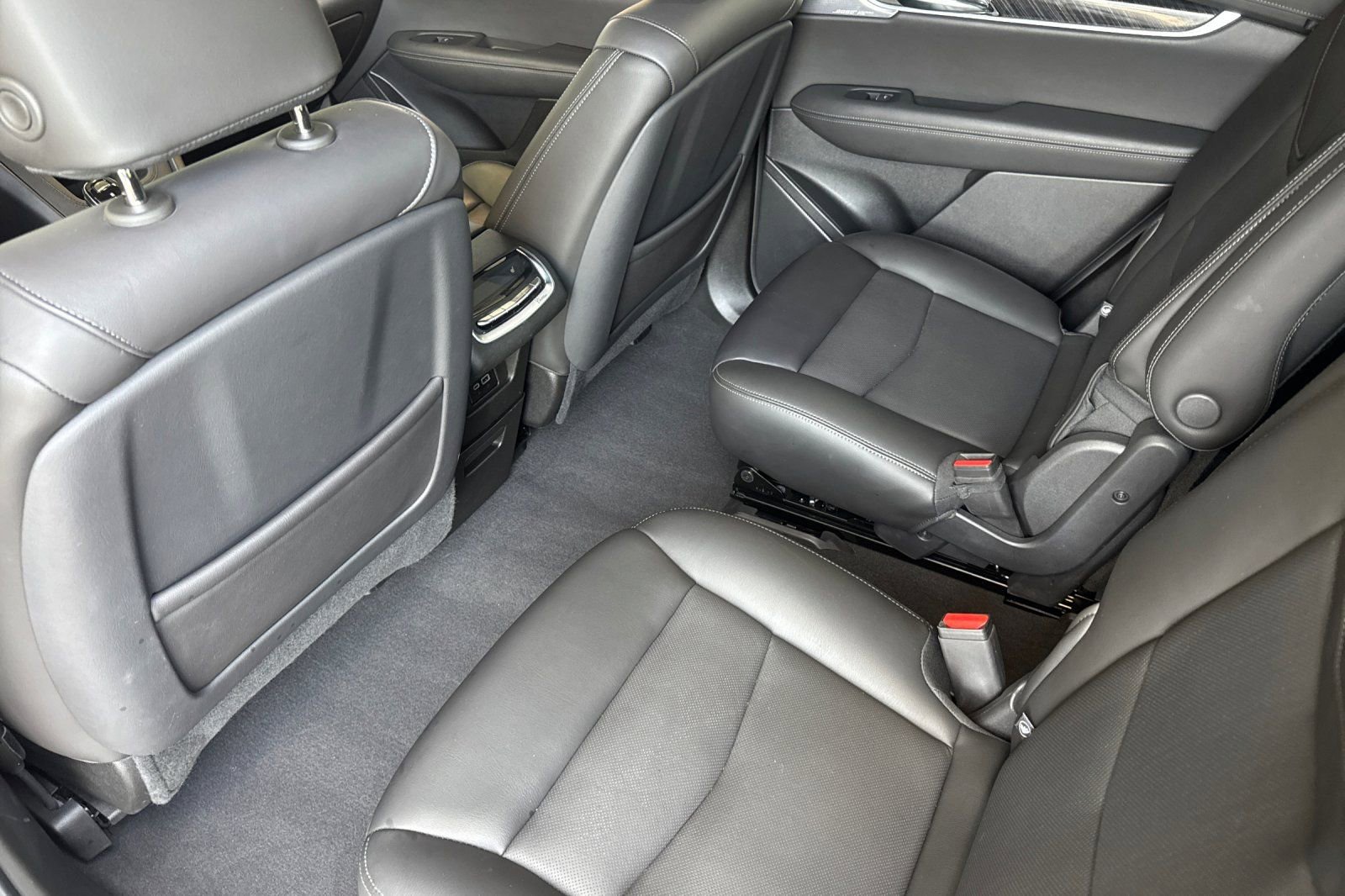 Certified 2025 Cadillac XT6 Premium Luxury FWD image 13