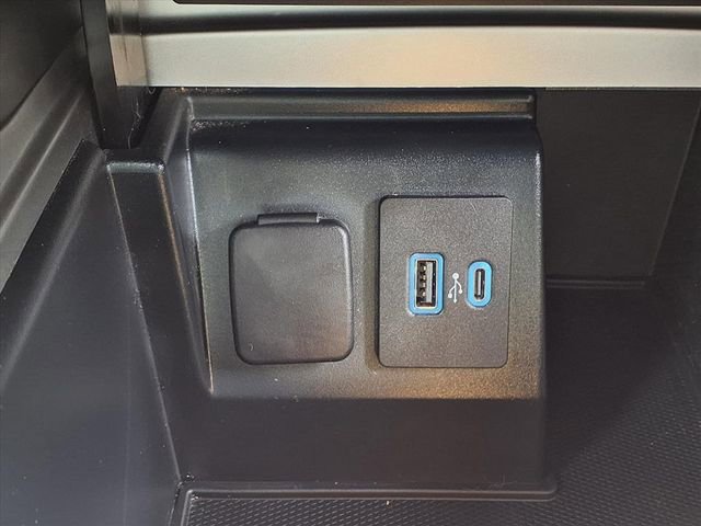 Used 2020 Ford Explorer Platinum w/ Premium Technology Package image 20