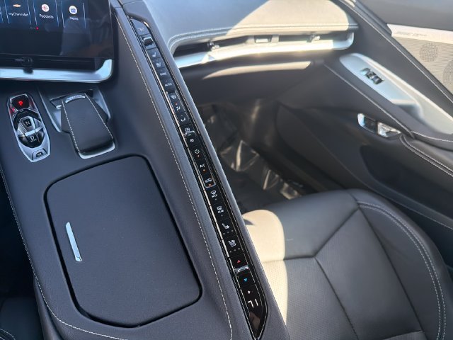 Used 2024 Chevrolet Corvette Stingray Preferred Cpe w/ Z51 Performance Package RWD image 27