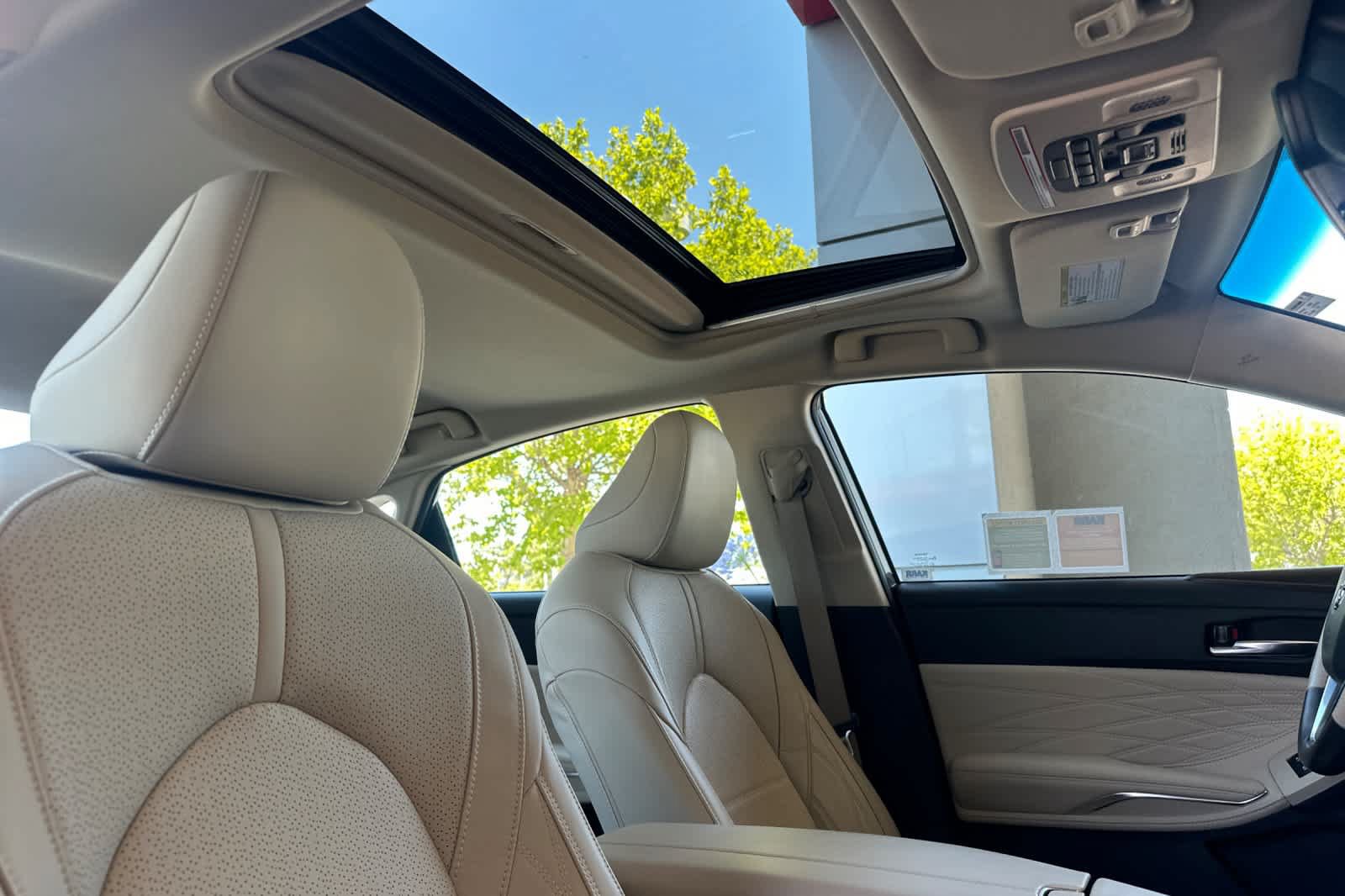 Used 2020 Toyota Avalon Limited w/ Advanced Safety Package FWD image 17