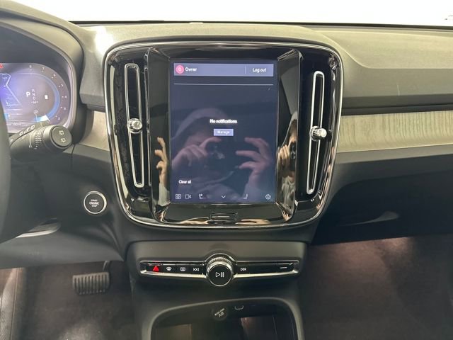 Used 2025 Volvo XC40 B5 Core image 20