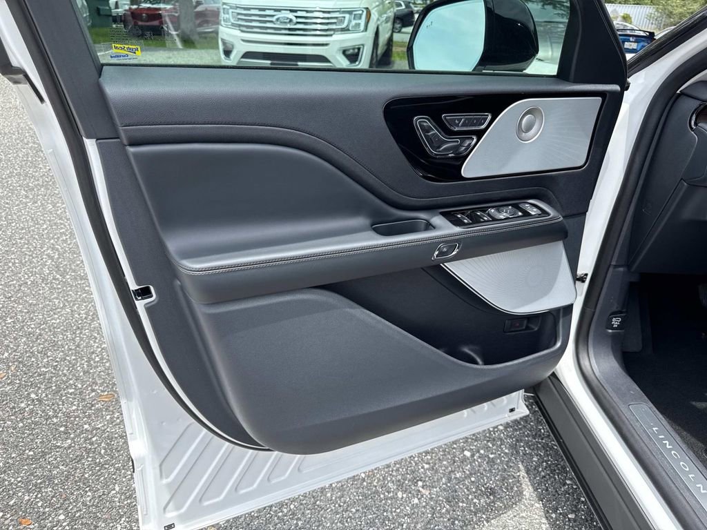 New 2025 Lincoln Aviator Reserve w/ Equipment Group 201A image 18