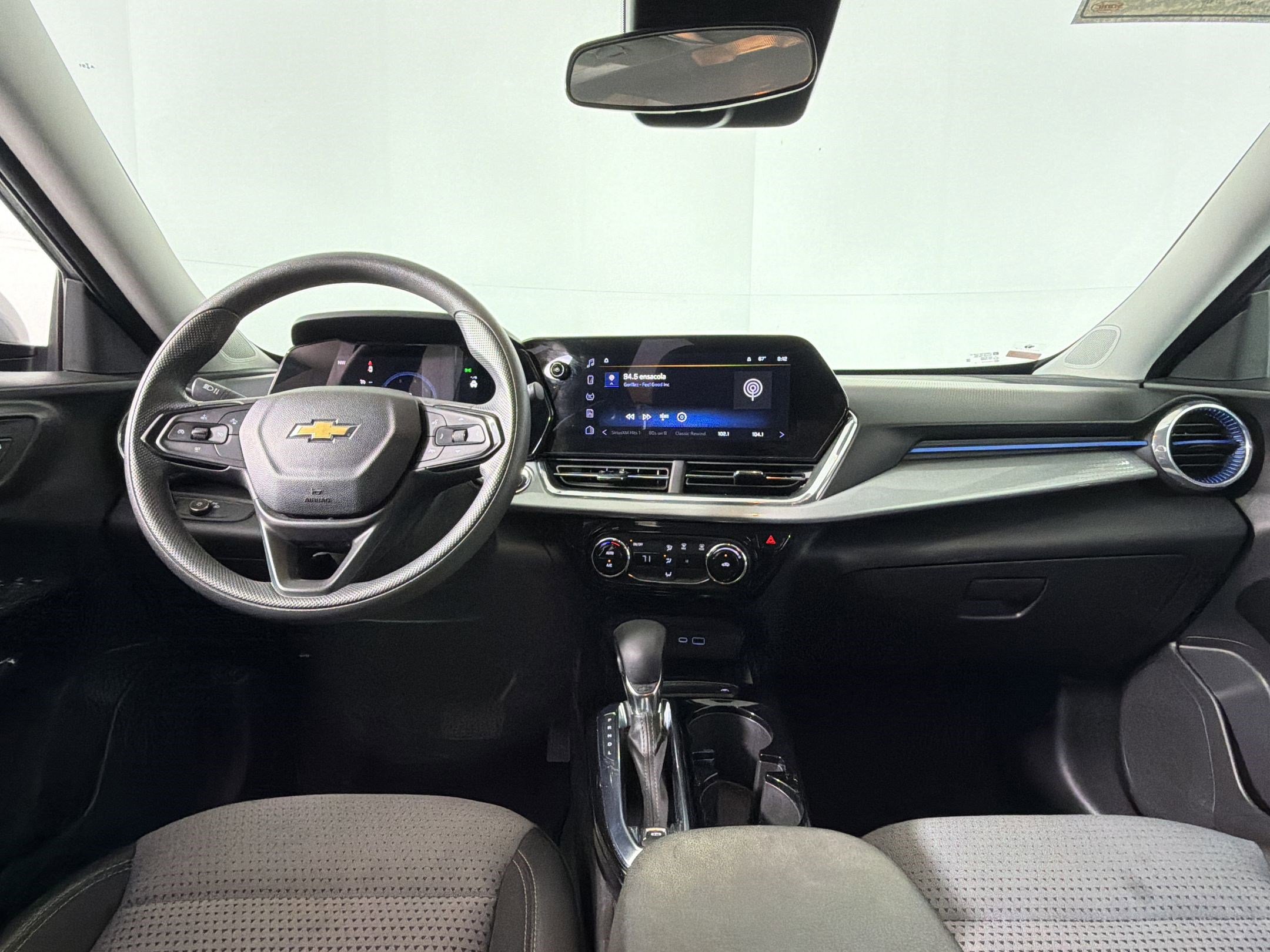 Used 2025 Chevrolet Trax LT FWD image 15