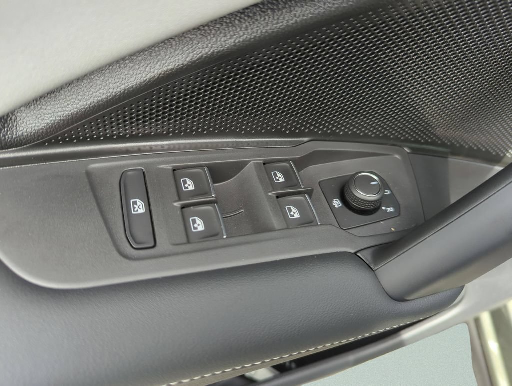 New 2026 Volkswagen Tiguan SE R-Line FWD image 27