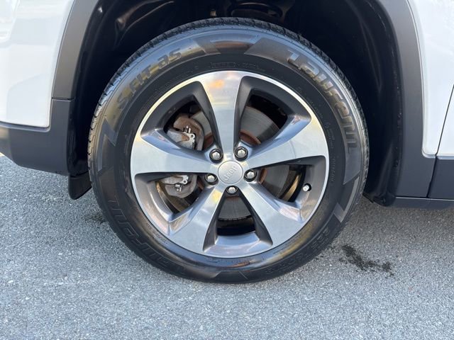 Used 2019 Jeep Cherokee Limited image 13