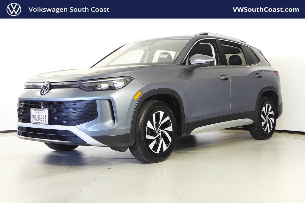 Used 2025 Volkswagen Tiguan S FWD image 1