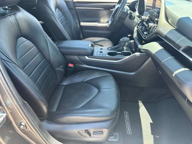 Used 2023 Toyota Highlander XLE FWD image 11