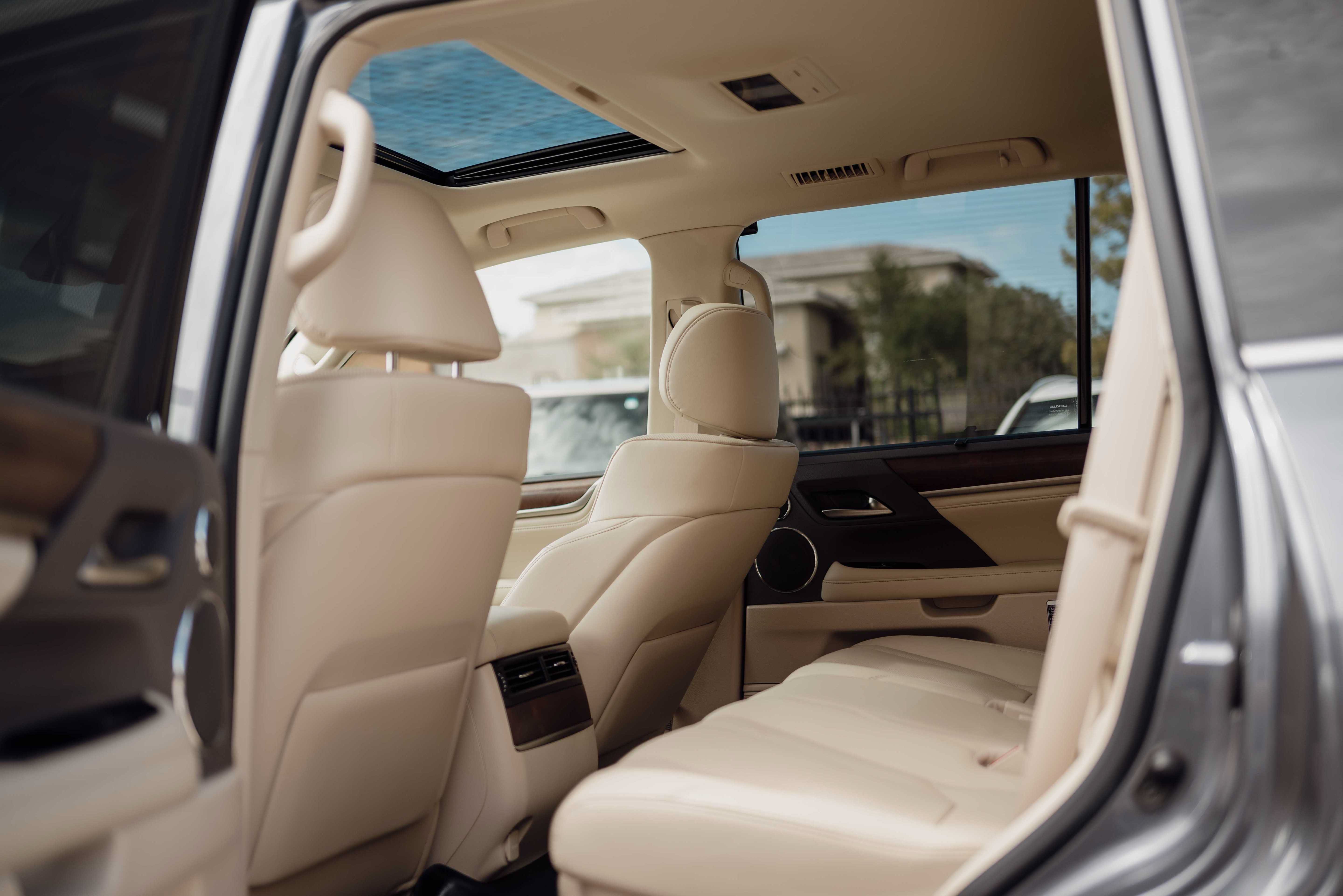 Used 2016 Lexus LX 570 4WD w/ Luxury Package image 12