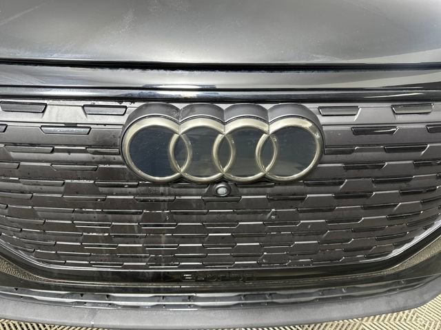 Used 2024 Audi Q4 e-tron Prestige w/ Black Optic Plus Package image 9