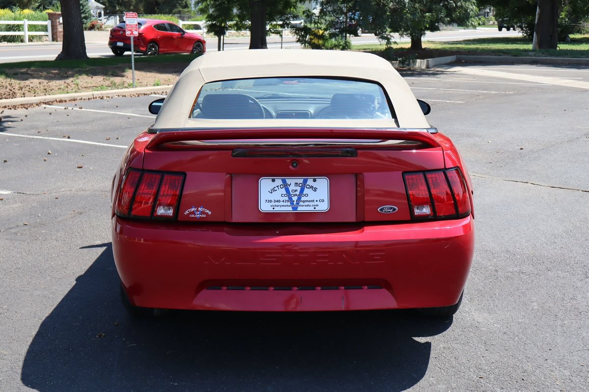 Used 1999 Ford Mustang Convertible RWD image 6