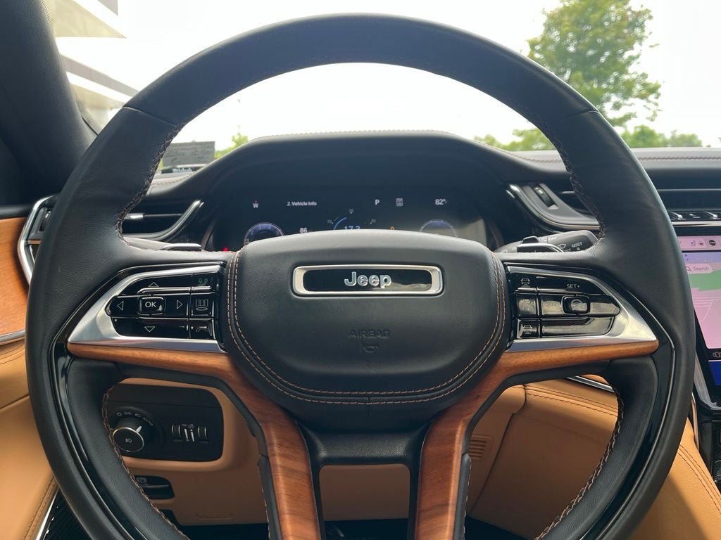 Used 2023 Jeep Grand Cherokee L Summit AWD/4WD image 27