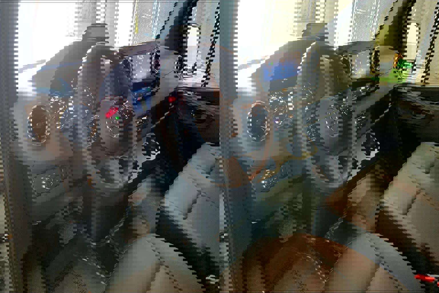 Used 2025 Mercedes-Benz Sprinter 2500 image 16