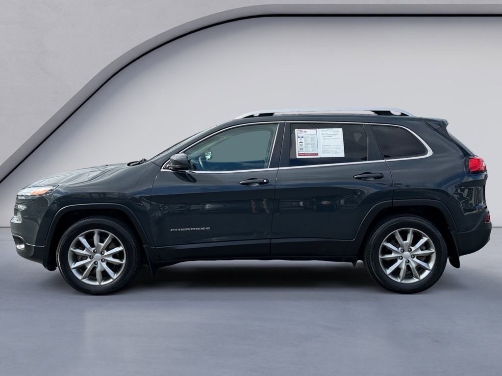 Used 2018 Jeep Cherokee Limited image 2