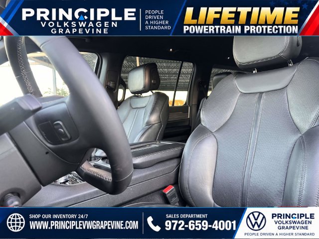 Used 2024 Jeep Wagoneer L Series II w/ Flexible Seating Group AWD/4WD image 12