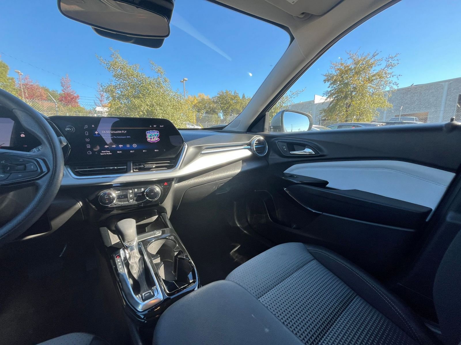 Used 2025 Chevrolet Trax LT image 33