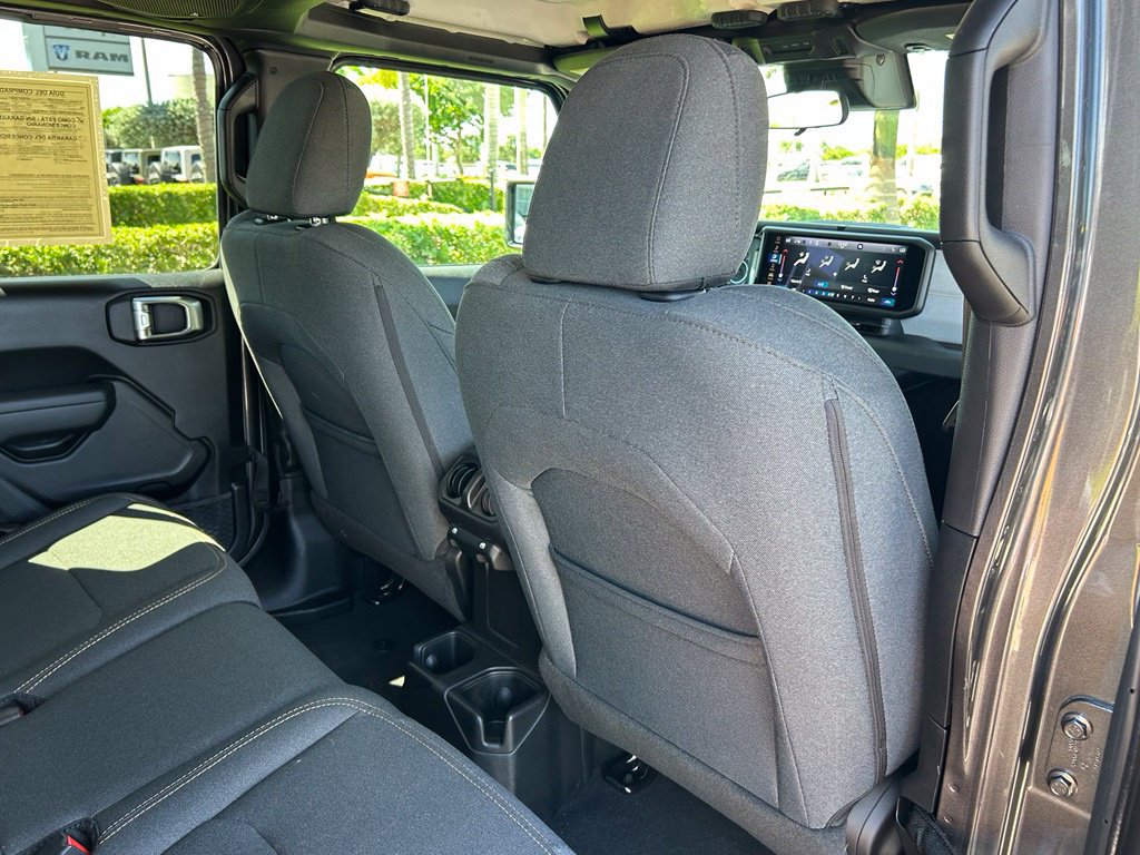 Certified 2025 Jeep Gladiator Sport AWD/4WD image 43