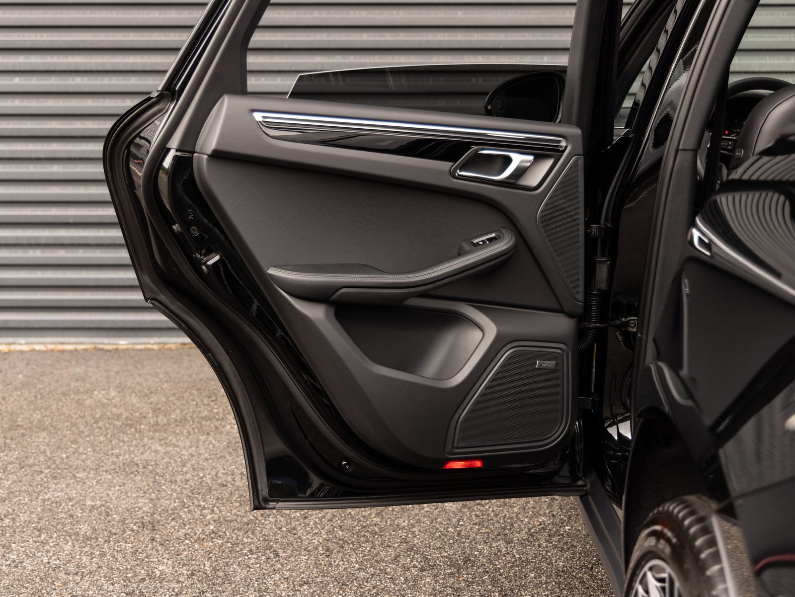 Certified 2026 Porsche Macan AWD/4WD image 25