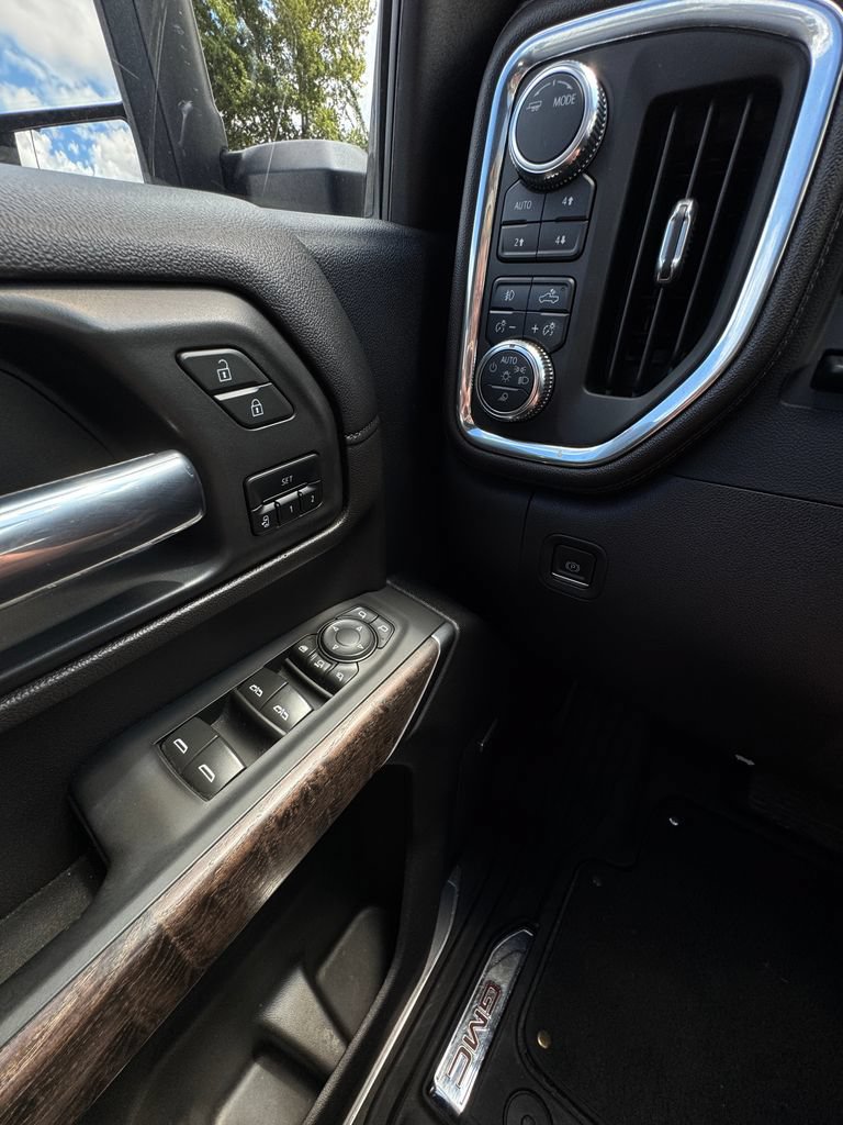Used 2022 GMC Sierra 3500 Denali w/ Denali Black Diamond Edition AWD/4WD image 19