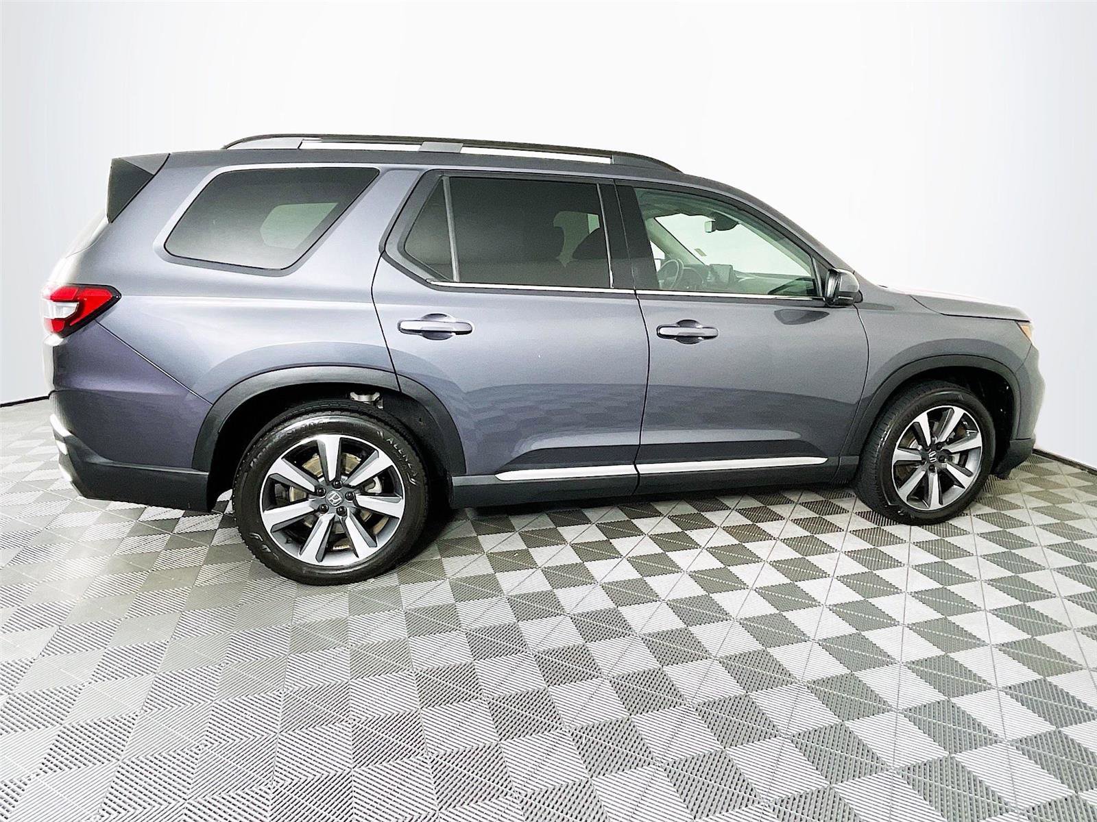 Used 2024 Honda Pilot Elite image 12