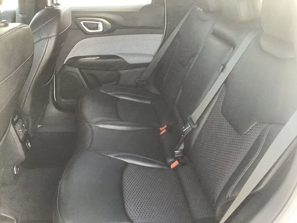 Used 2024 Jeep Compass Latitude image 17