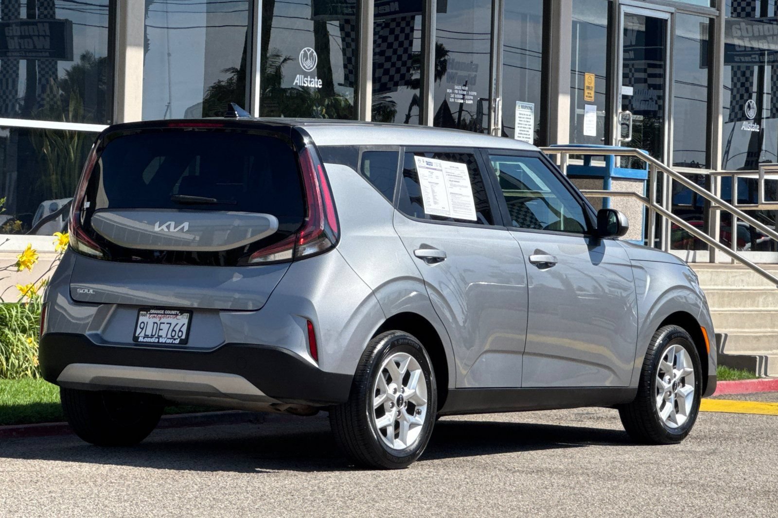 Used 2024 Kia Soul LX w/ Option Group 015 FWD image 4