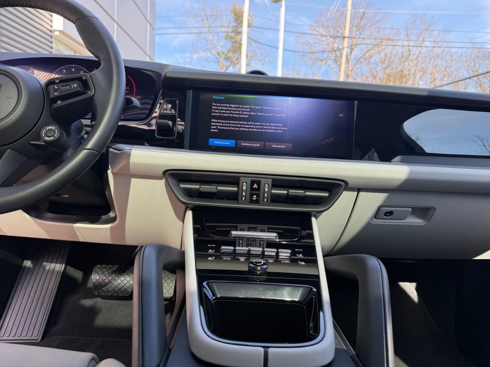 Certified 2025 Porsche Cayenne Coupe image 16