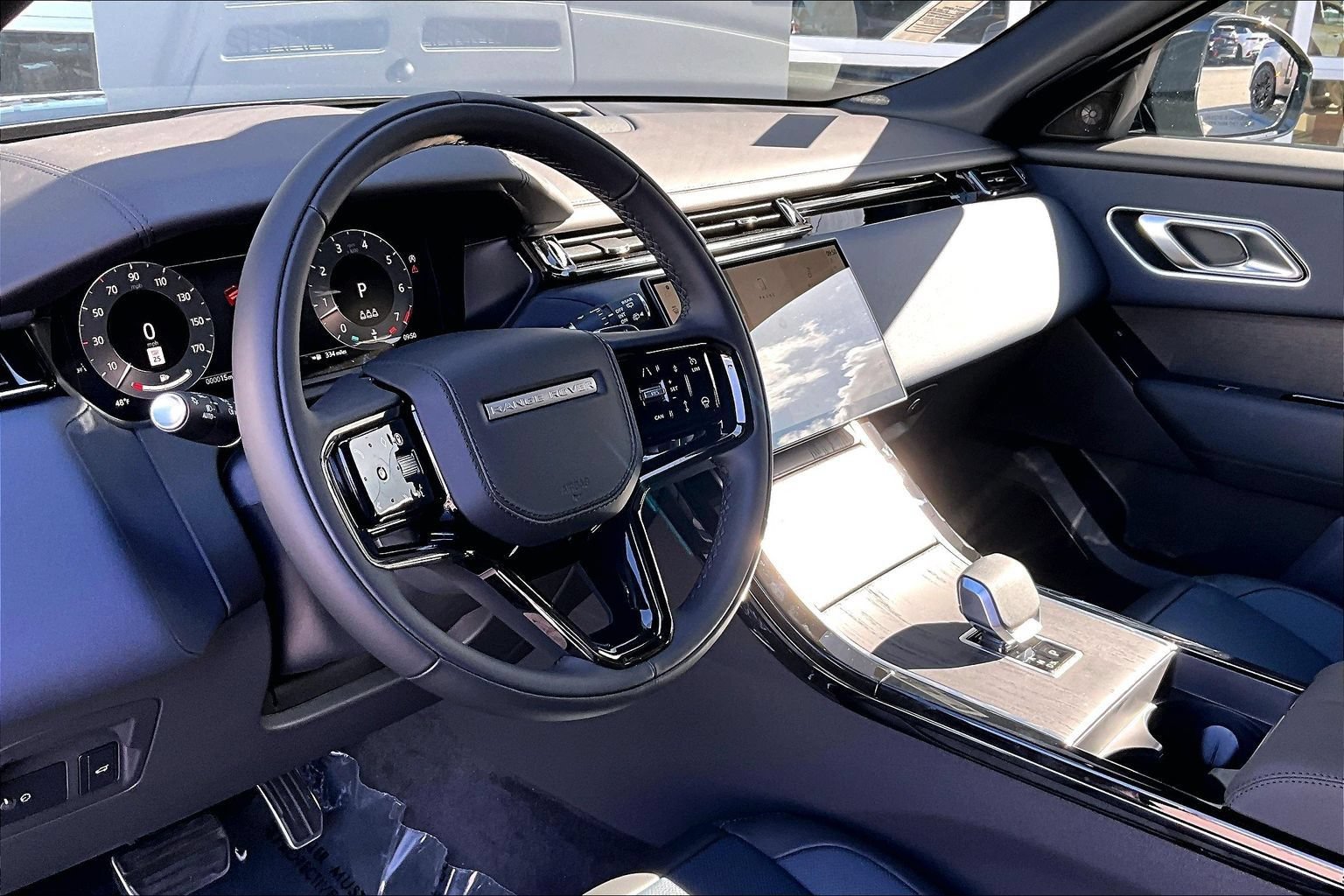 New 2026 Land Rover Range Rover Velar Dynamic SE AWD/4WD image 6