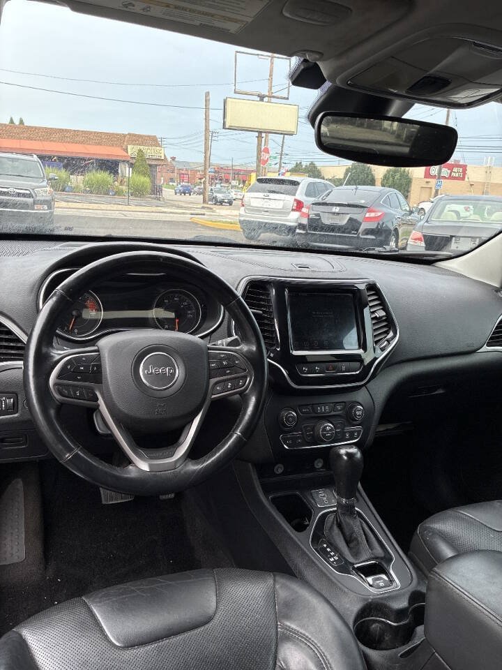 Used 2019 Jeep Cherokee Limited w/ Luxury Group FWD image 10