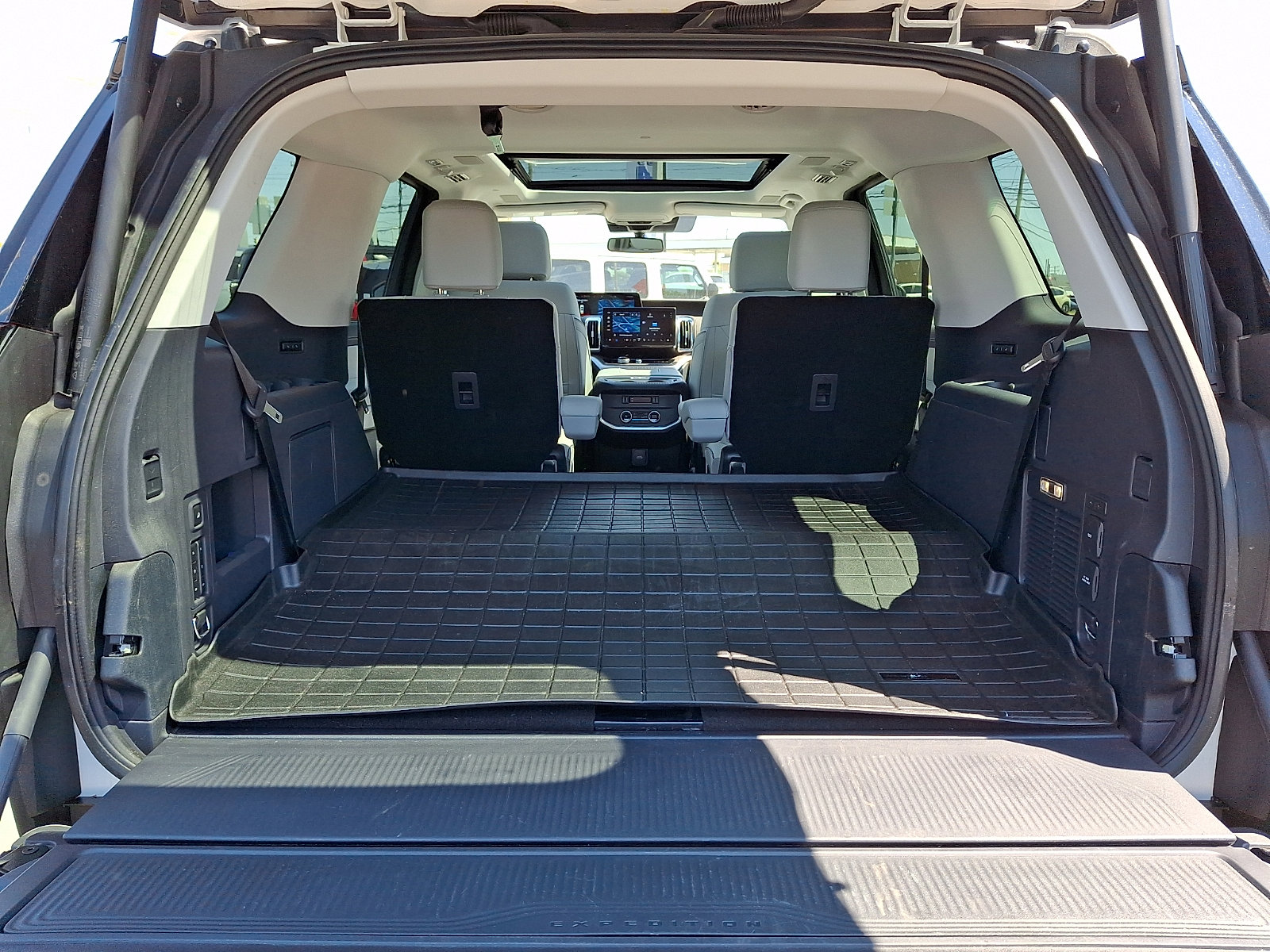 Certified 2025 Ford Expedition Platinum w/ Platinum Ultimate Package AWD/4WD image 30