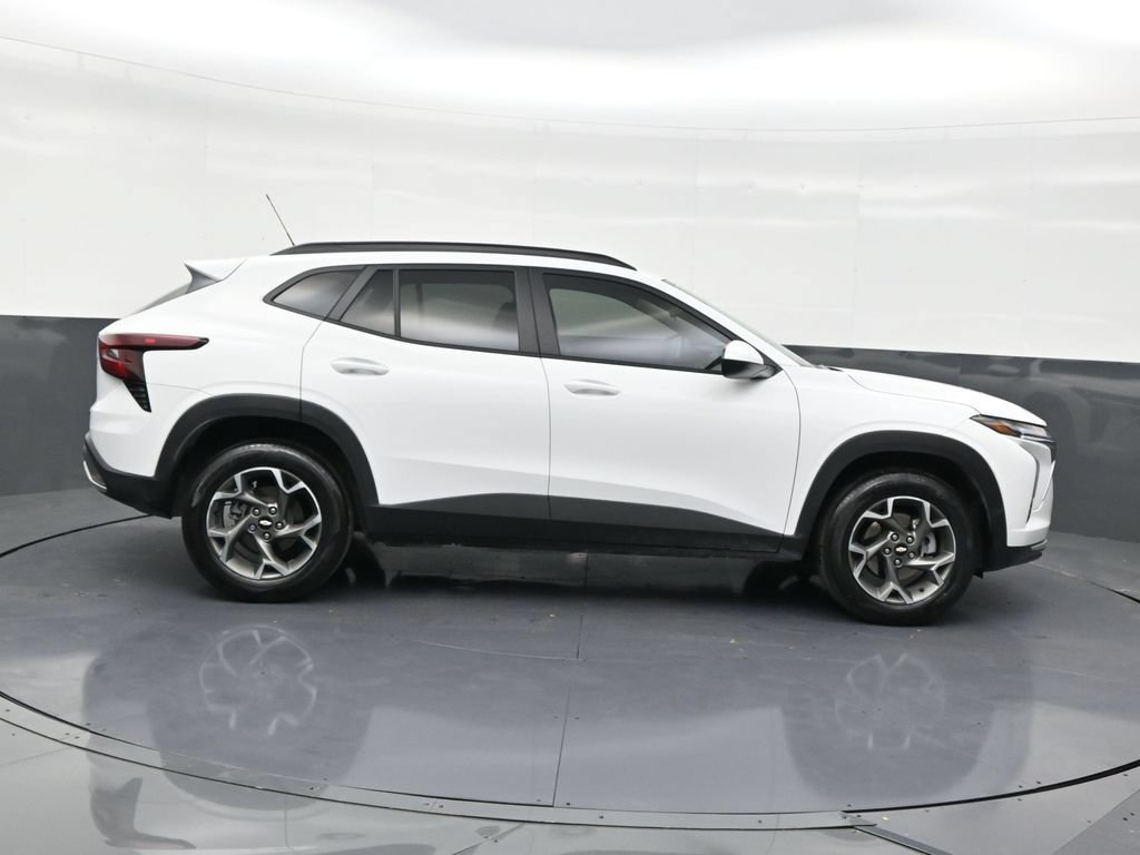 Used 2024 Chevrolet Trax LT FWD image 6