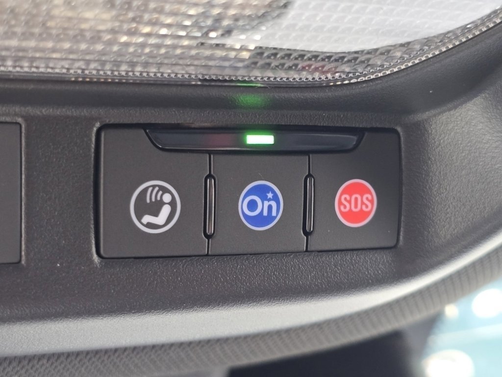 Certified 2025 Chevrolet Trax RS w/ Driver Confidence Package image 29