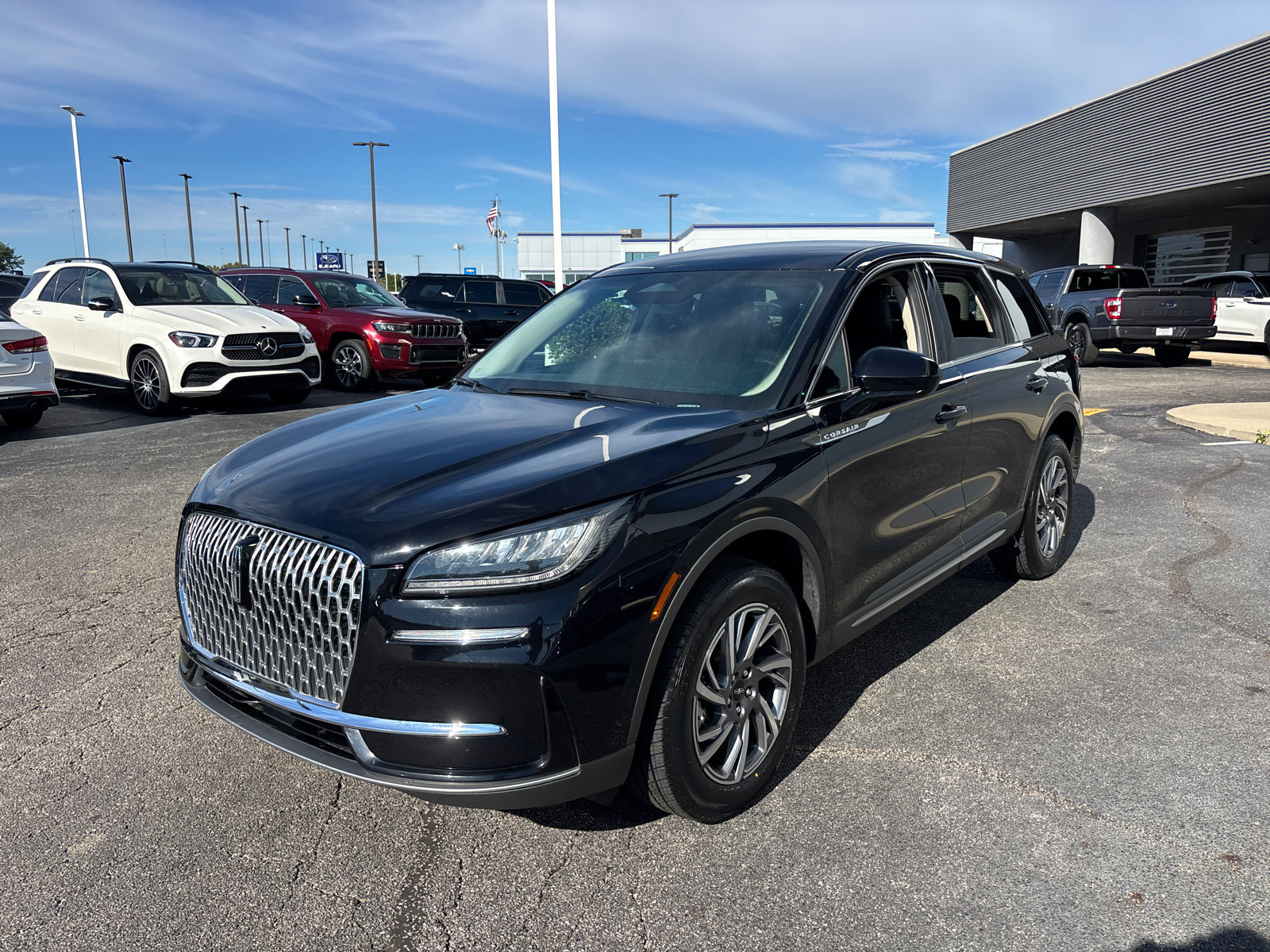 Certified 2023 Lincoln Corsair AWD image 3