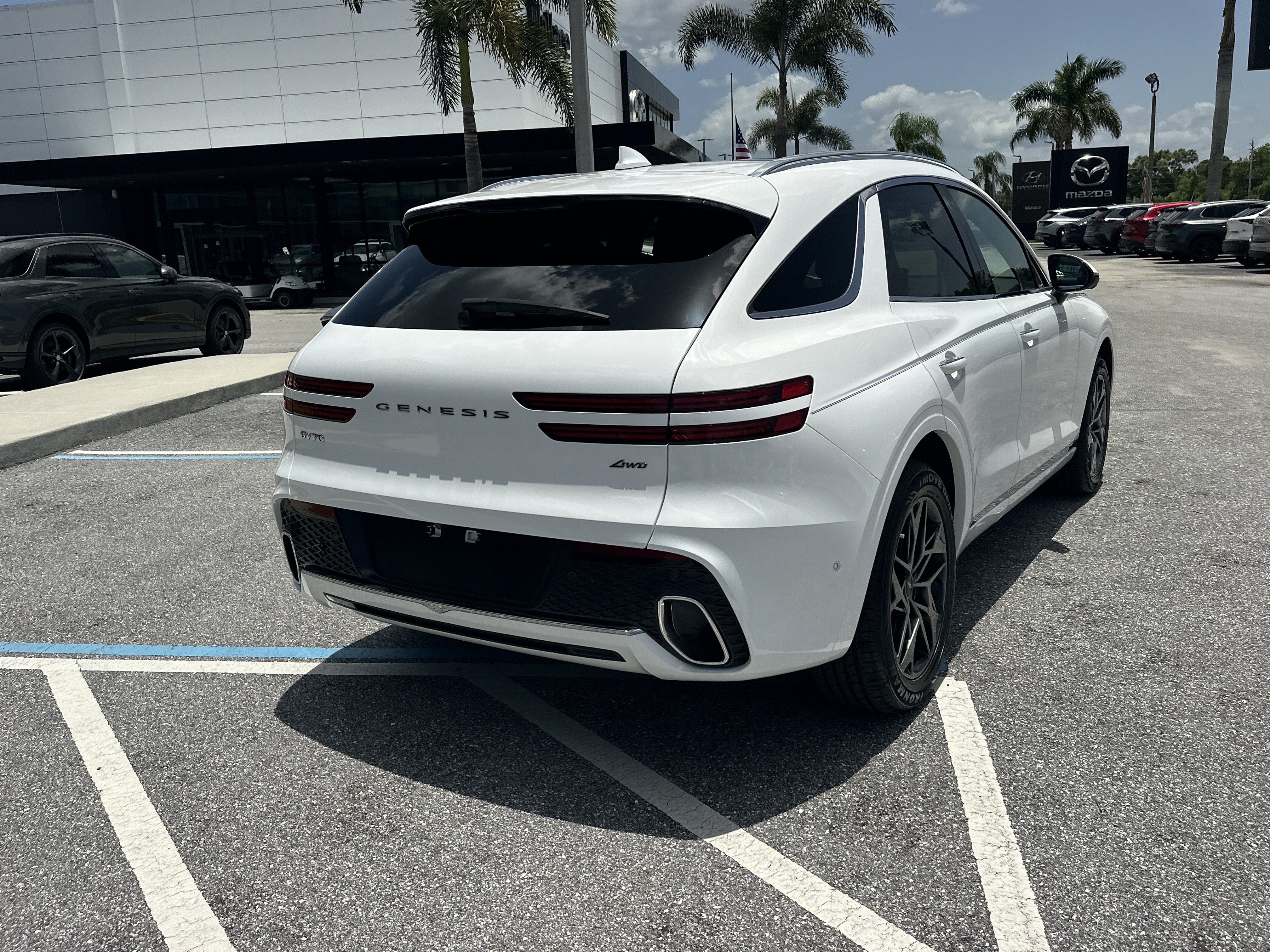 Certified 2022 Genesis GV70 2.5T w/ Advanced Package AWD/4WD image 7