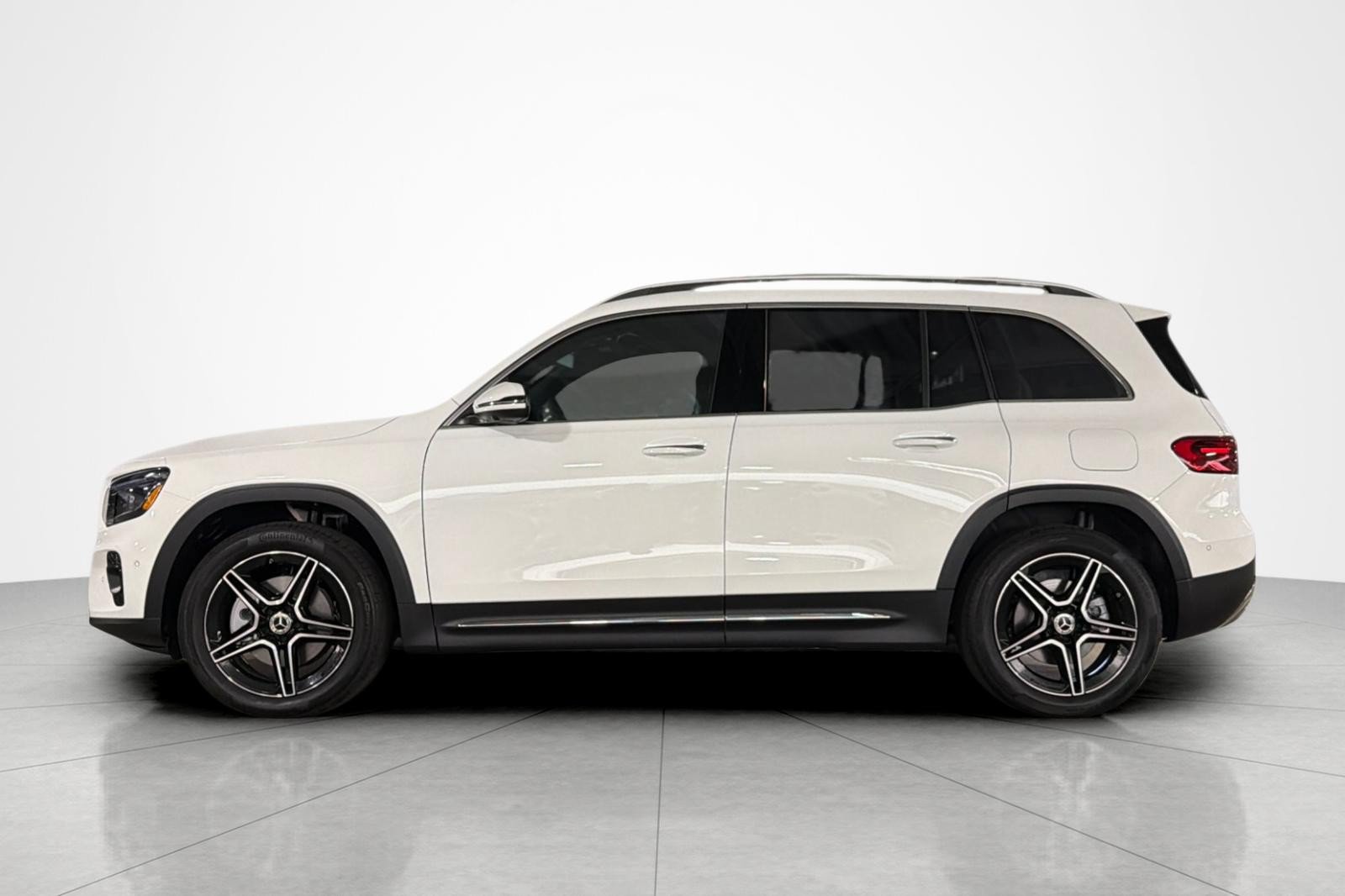 New 2026 Mercedes-Benz GLB 250 4MATIC image 2