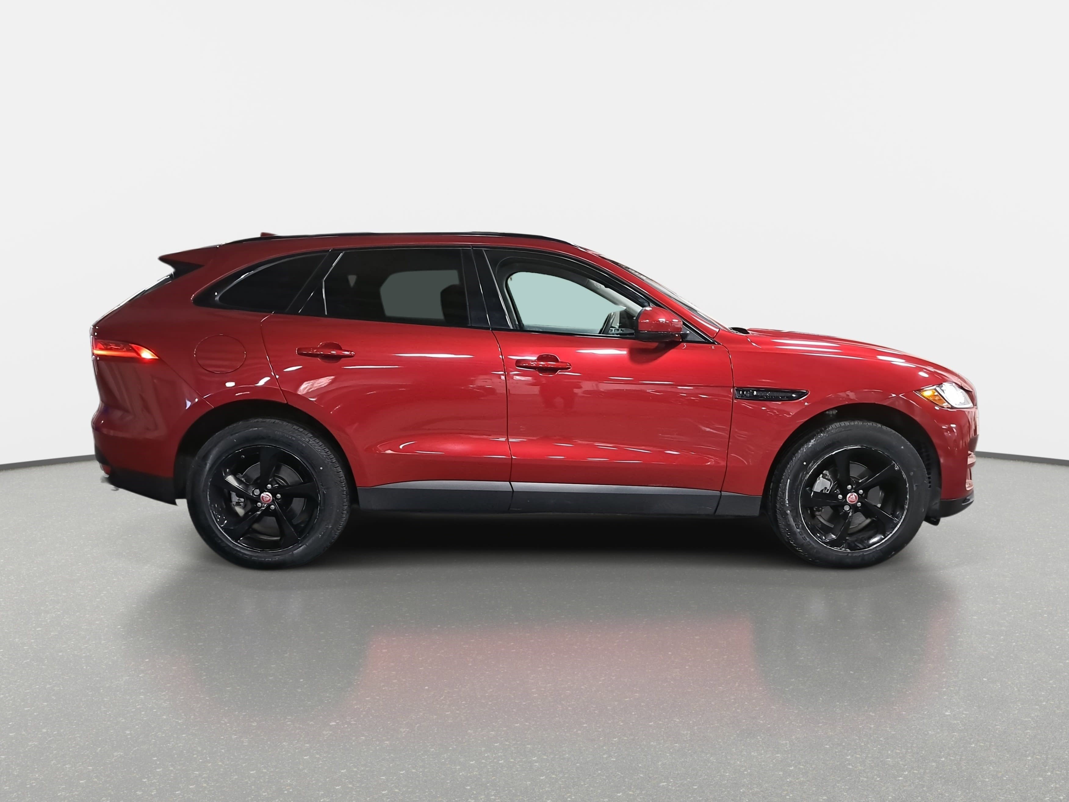 Used 2018 Jaguar F-PACE Prestige image 4