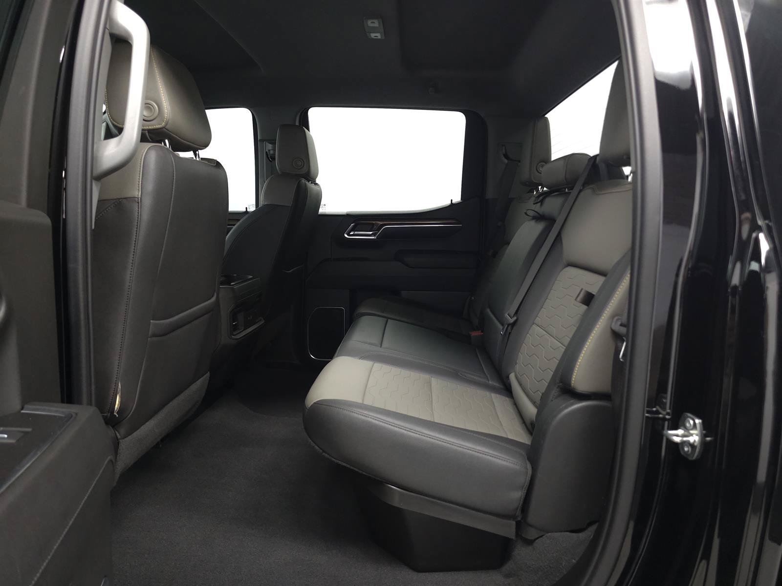 Used 2023 Chevrolet Silverado 1500 RST w/ Rally Edition AWD/4WD image 5