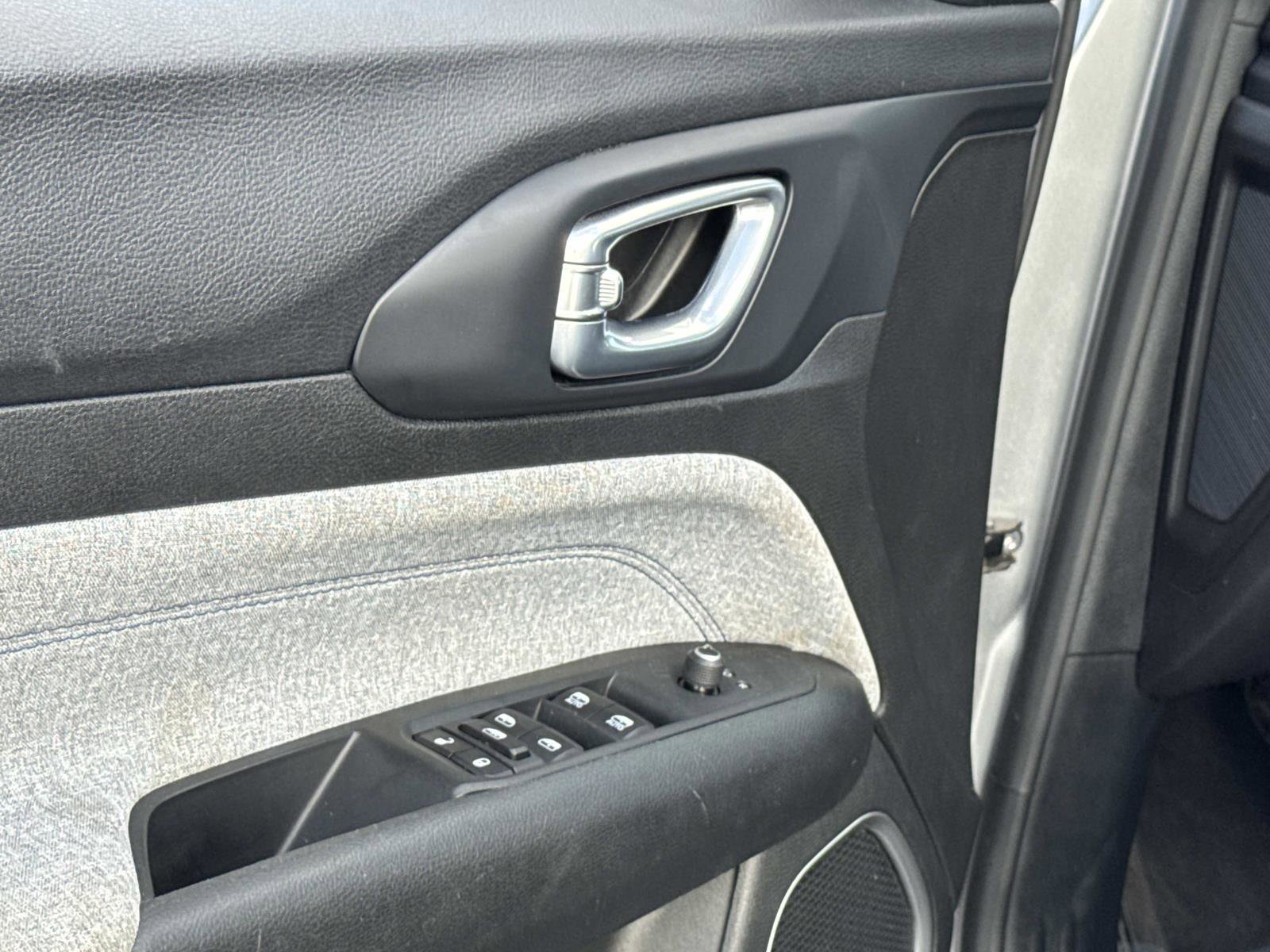 Used 2023 Jeep Compass Sport image 19