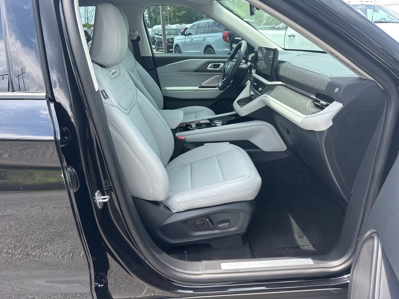 New 2026 Ford Explorer Platinum w/ LUX Leather Package AWD/4WD image 13