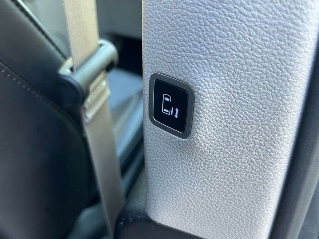 Certified 2024 Chrysler Pacifica Touring-L image 36