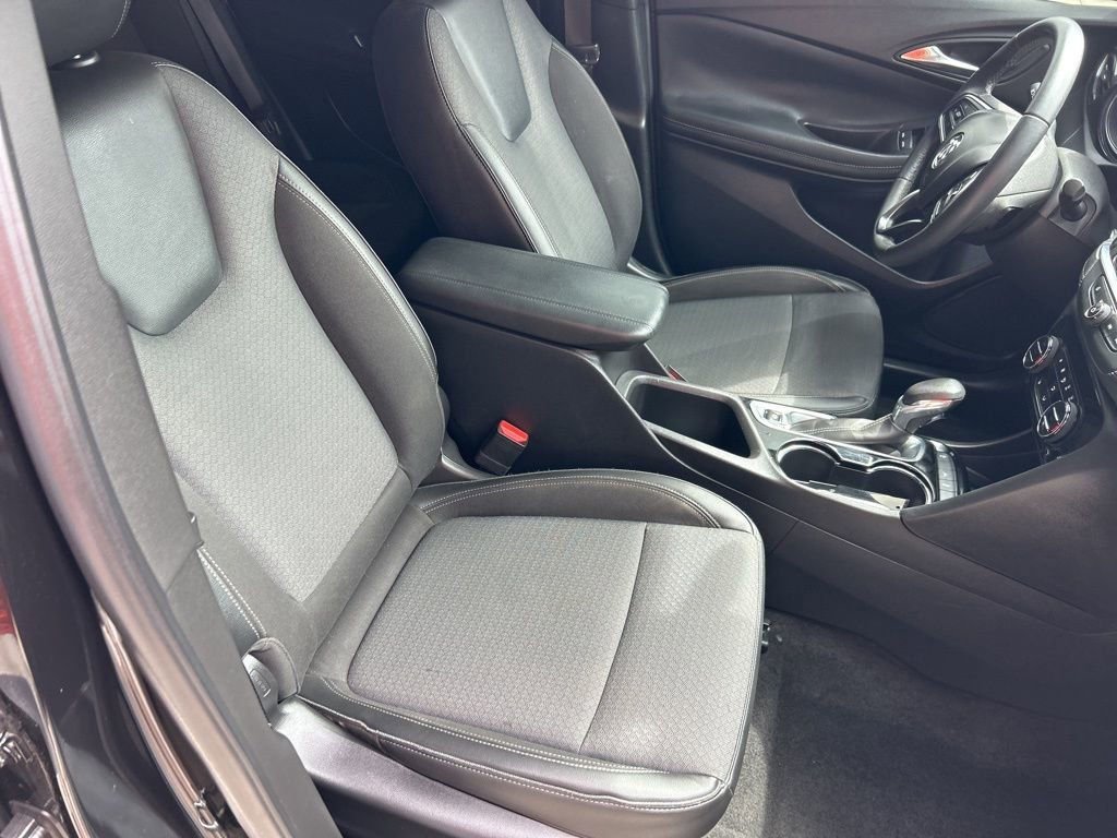 Used 2022 Buick Encore GX Select w/ Sport Touring Package FWD image 17