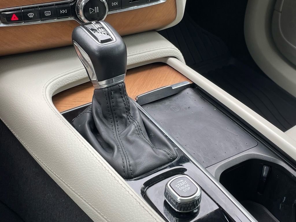 Used 2022 Volvo XC90 T6 Momentum w/ Advanced Package image 17