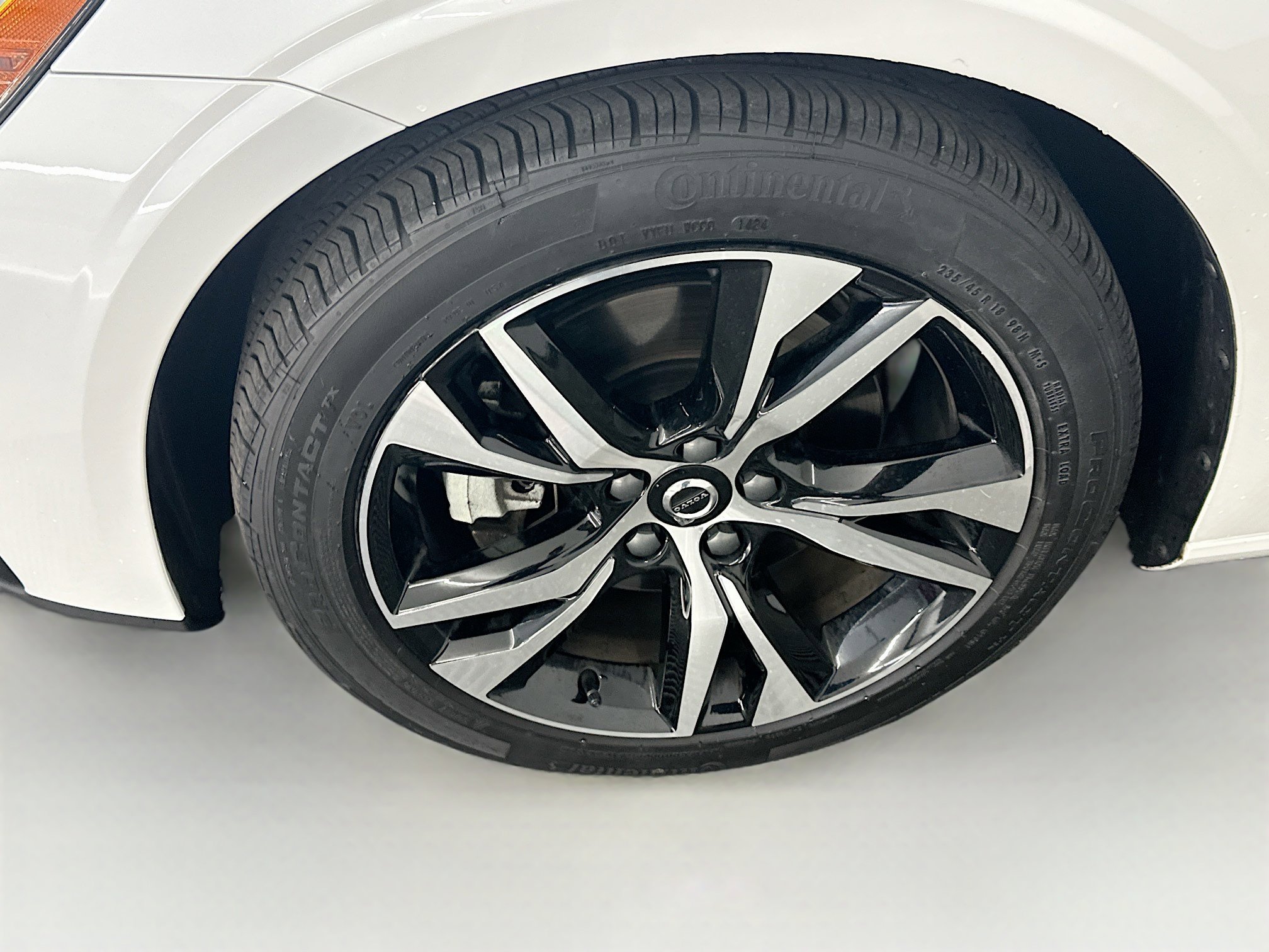 Used 2025 Volvo S60 B5 Core image 11