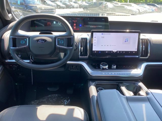 New 2026 Ford Expedition Platinum w/ Stealth Appearance Package AWD/4WD image 6