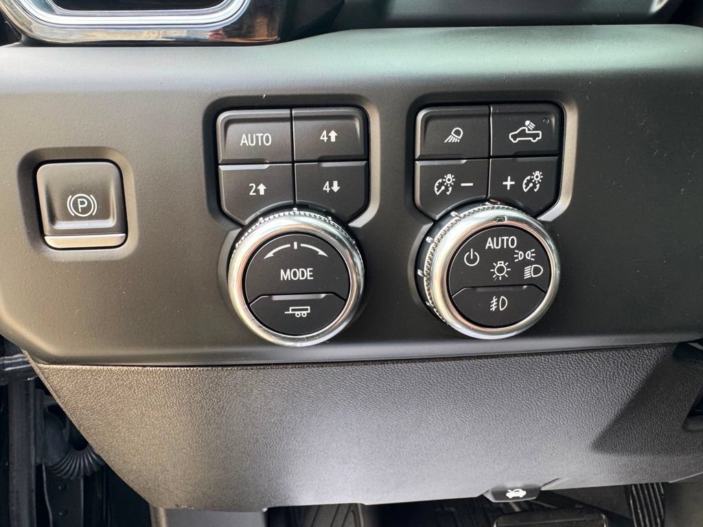 Used 2024 GMC Sierra 3500 Denali w/ Denali Reserve Package AWD/4WD image 12