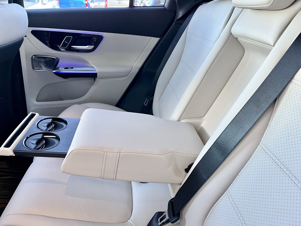 Used 2025 Mercedes-Benz GLC 350e 4MATIC image 53