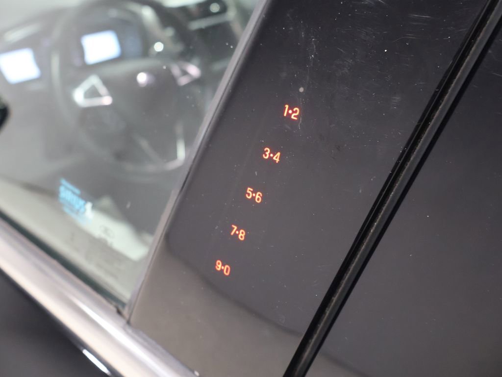 Used 2017 Ford Fusion SE w/ Fusion SE Technology Package image 11