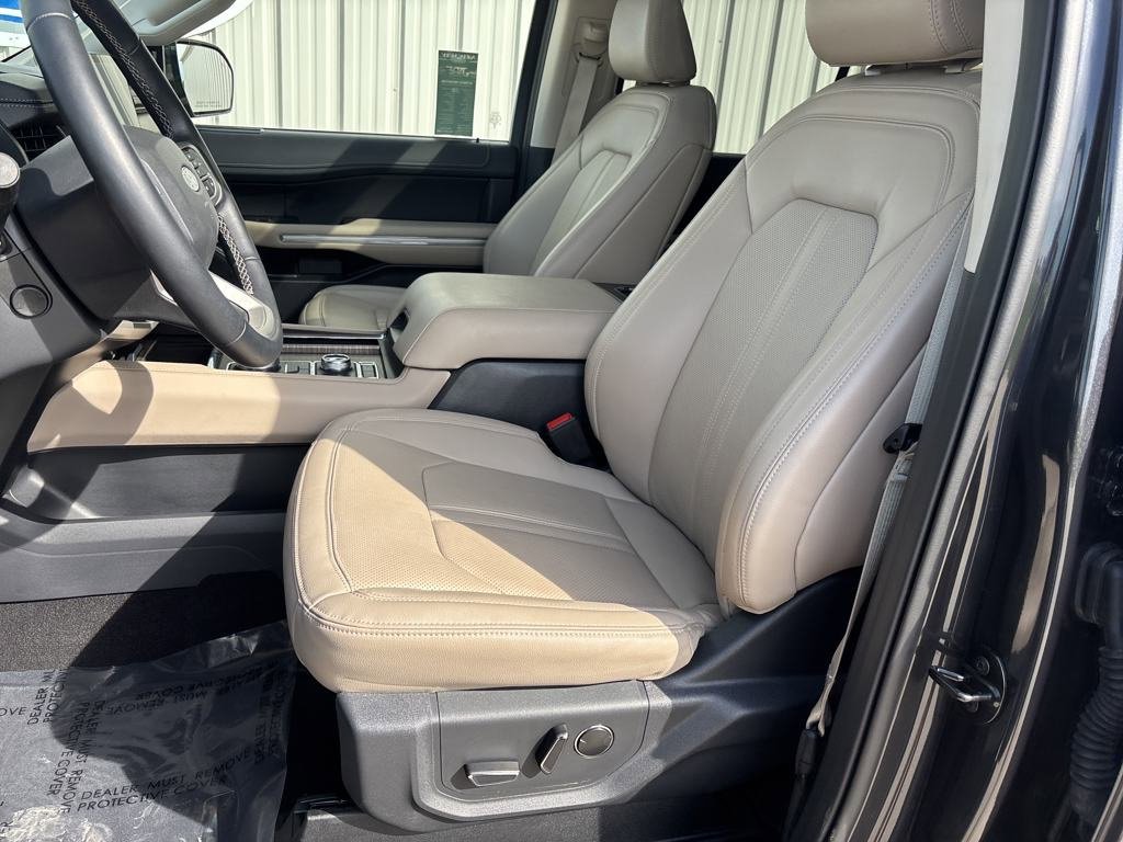 Used 2024 Ford Expedition Limited image 12