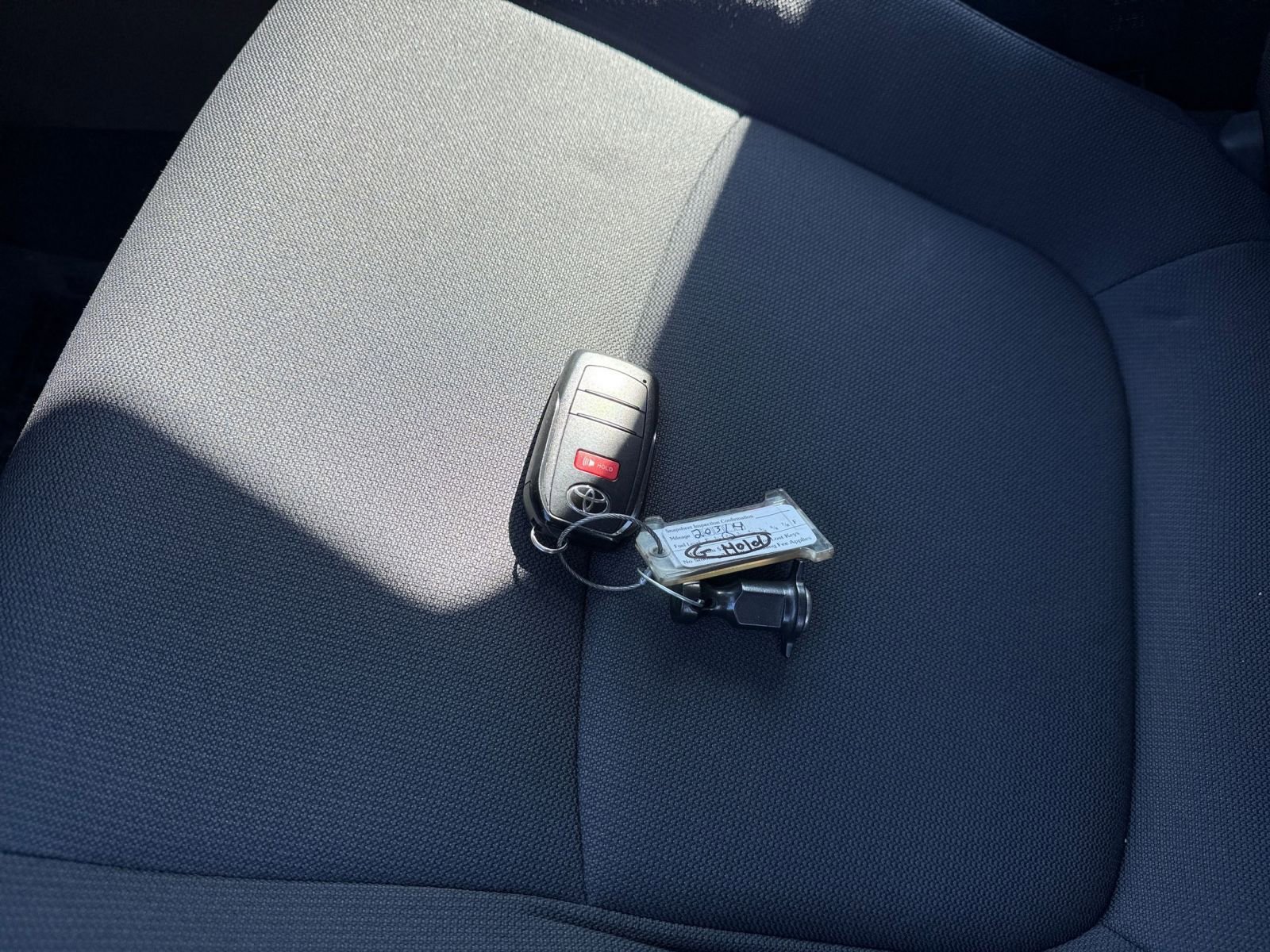 Used 2025 Toyota Corolla Cross LE image 21