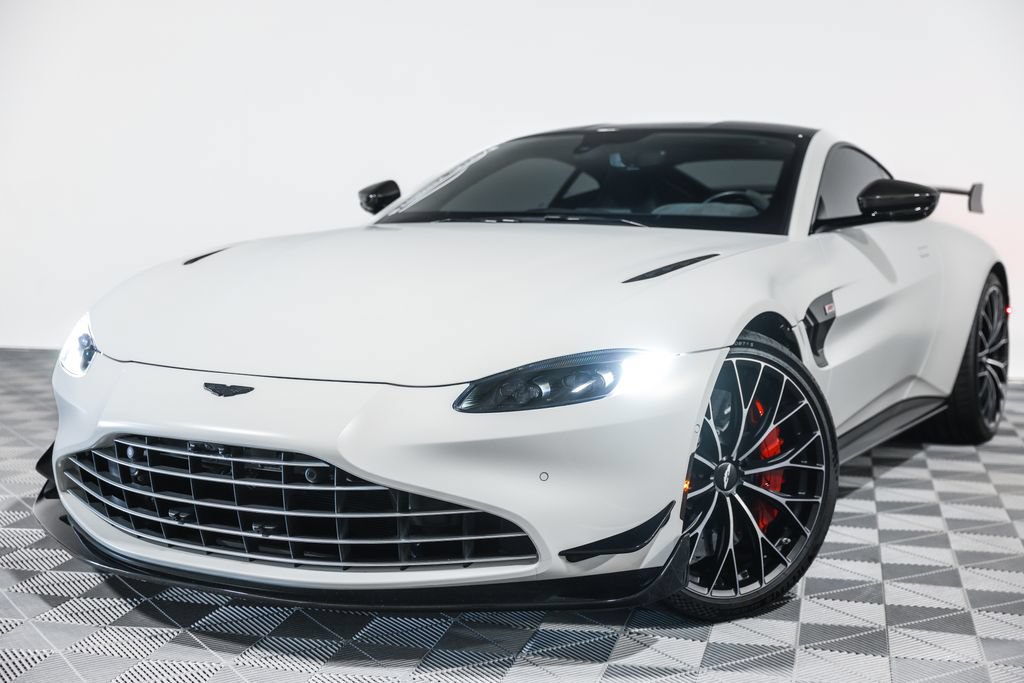 Used 2023 Aston Martin V8 Vantage Coupe RWD image 10